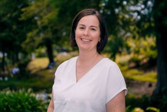 Elizabeth Arnold image